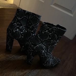Snake skin pattern heel boots